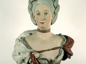 Unbekannter Bildhauer, Bildnisbüste einer Dame in höfischer Kleidung, um 1770 © GDKE RLP, Landesmuseum Mainz