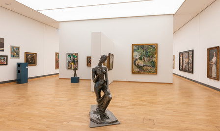 Blick in den Ausstellungsraum Kunst der Moderne